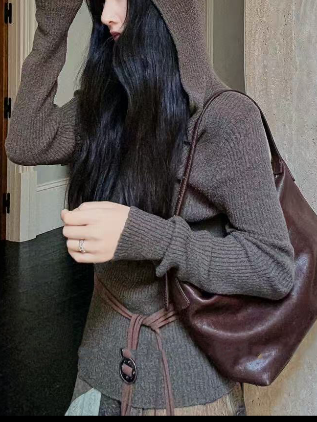 A thin hooded knitted top for women A thin hooded knitted top for women