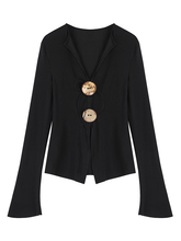 A button-designed knitted top for women of the opposite sex