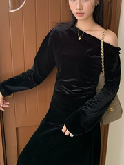 A long-sleeved velvet jacket with a slanted hem for women