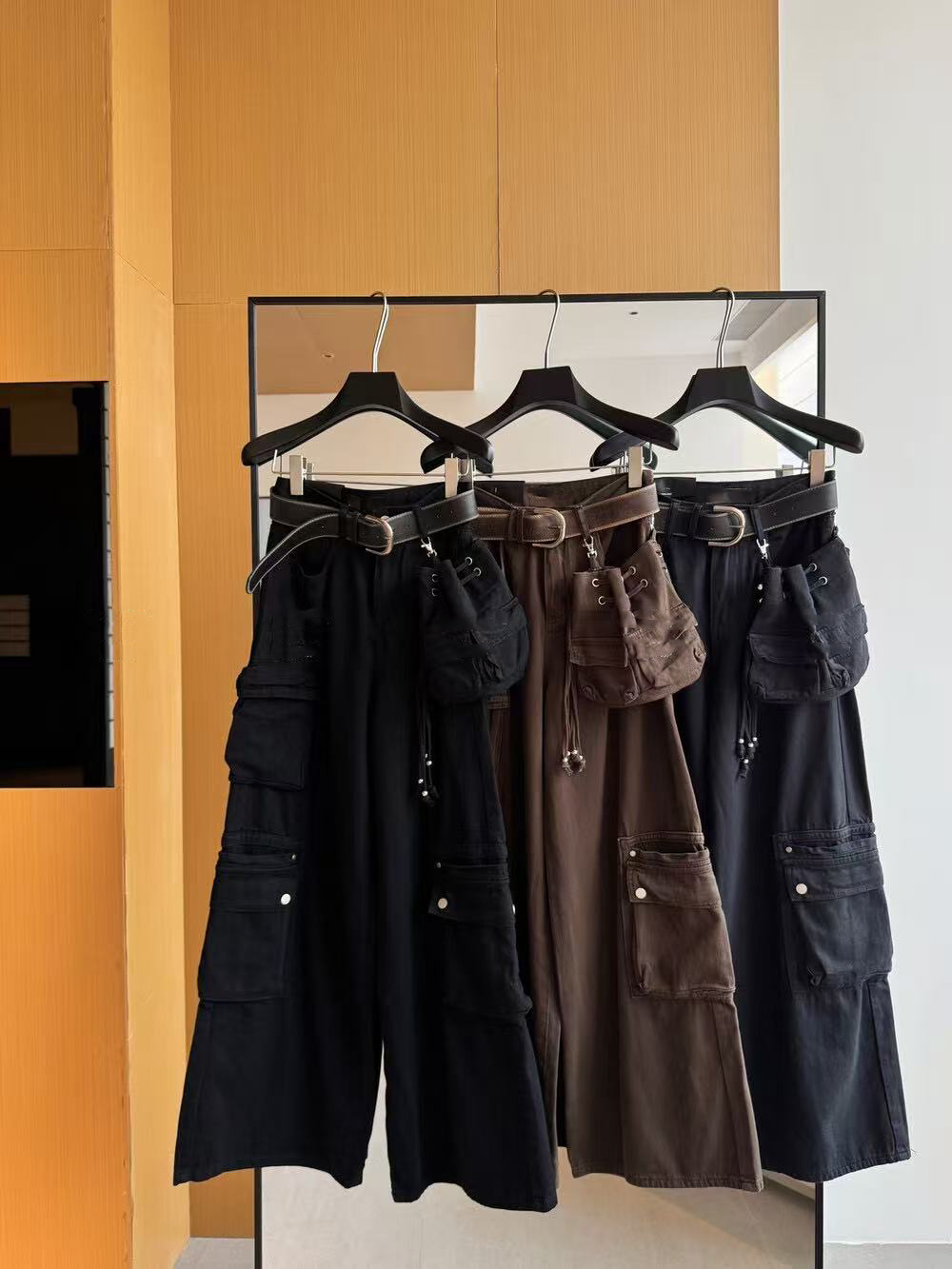 Ladies' trendy shoulder bag and cargo pants (including belt and bag)