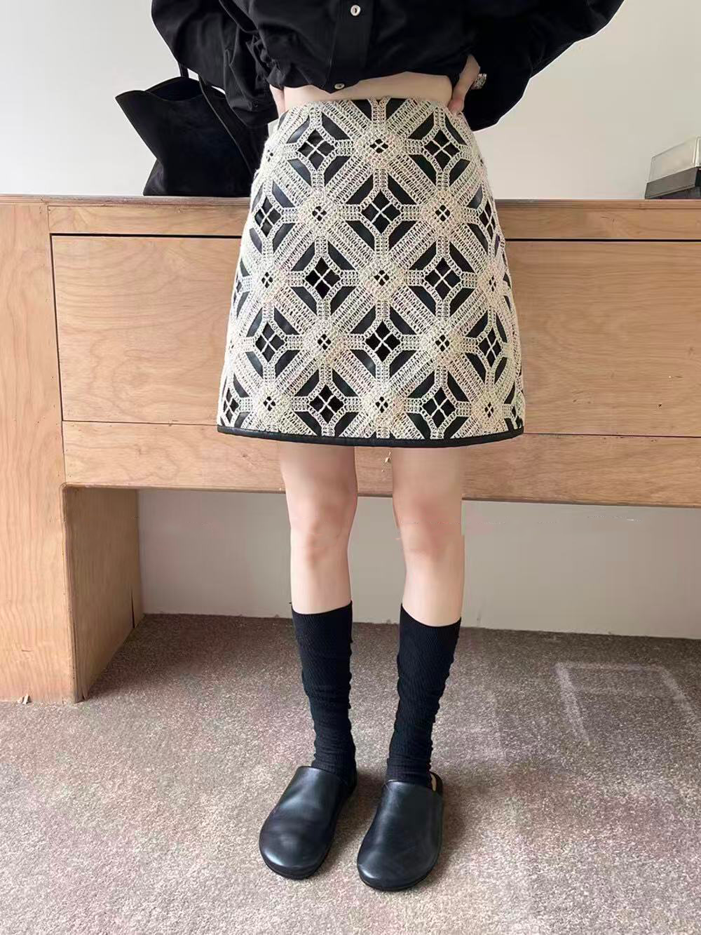 A short skirt with leather lace for women A short skirt with leather lace for women