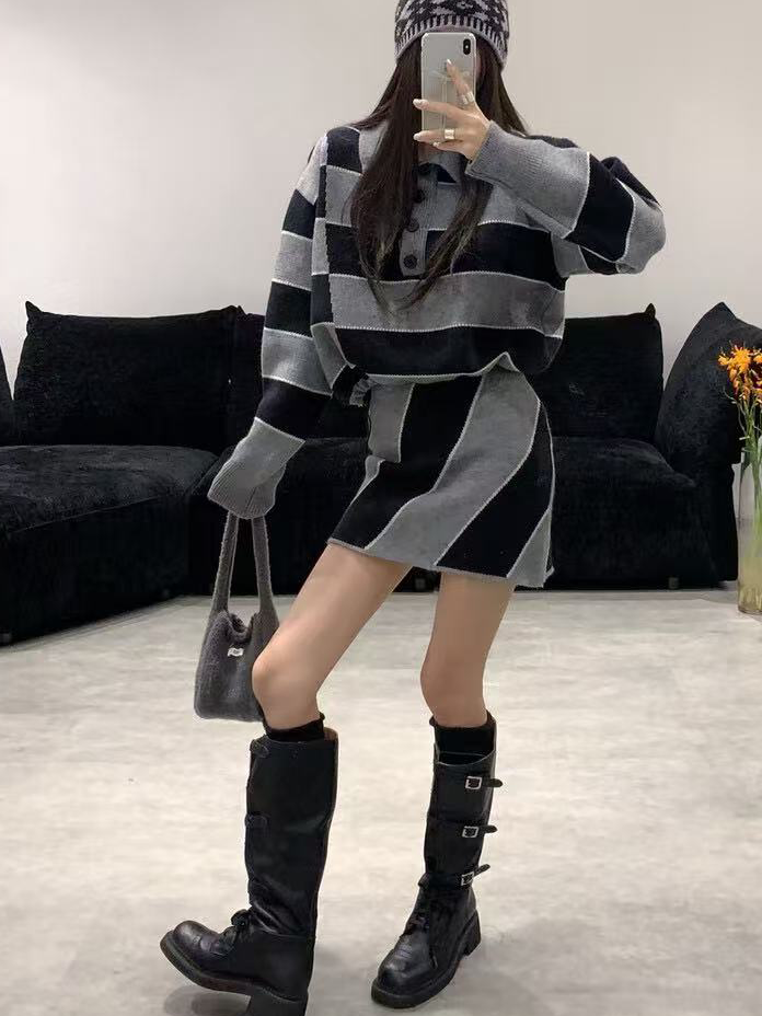 A lady's color-blocking striped polo collar top paired with a skirt suit A lady's color-blocking striped polo collar top paired with a skirt suit