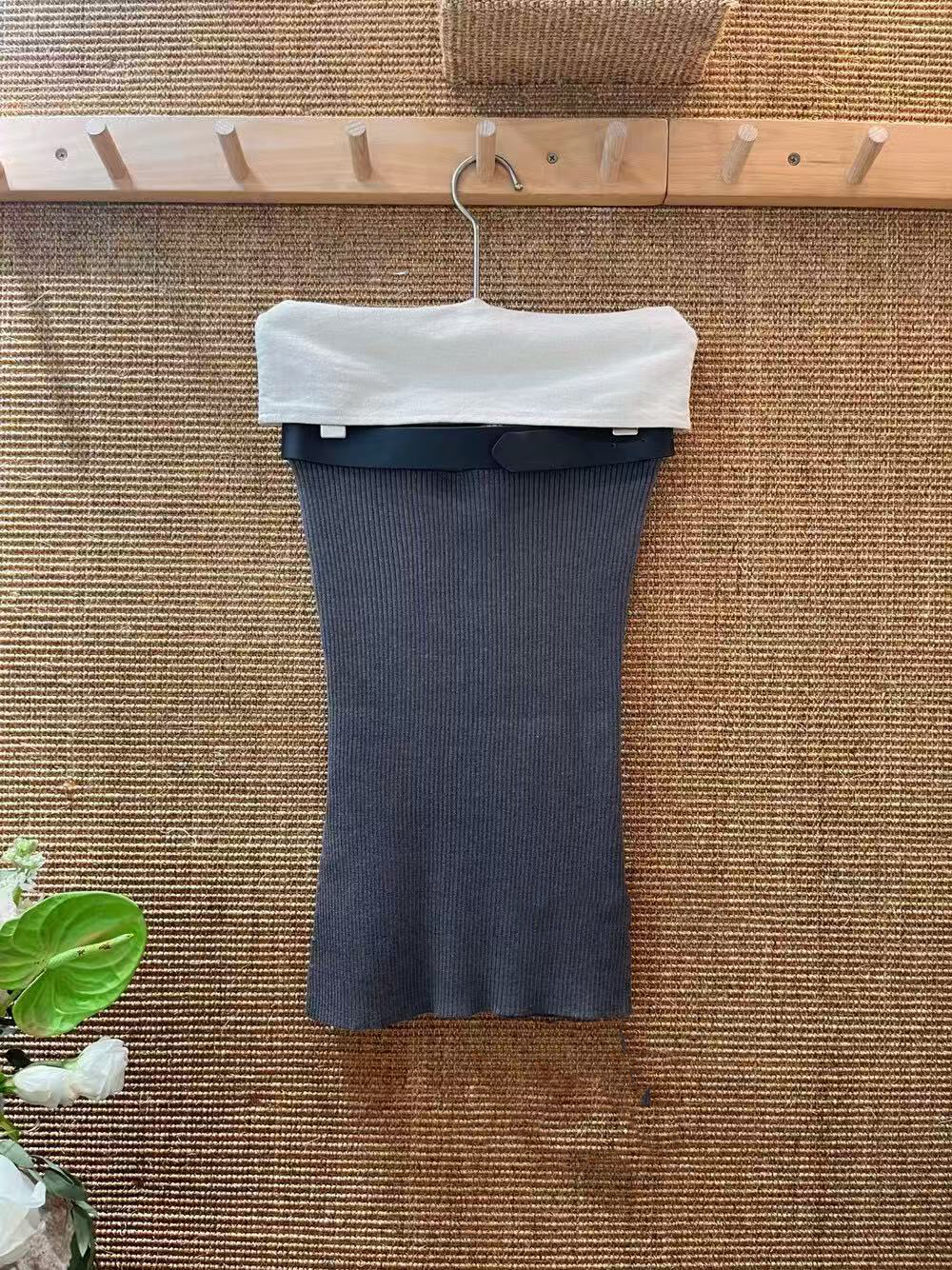 Ladies' knitted strapless vest with adjustable belt Ladies' knitted strapless vest with adjustable belt