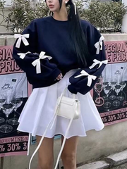 Long-sleeved knitted top with a bow