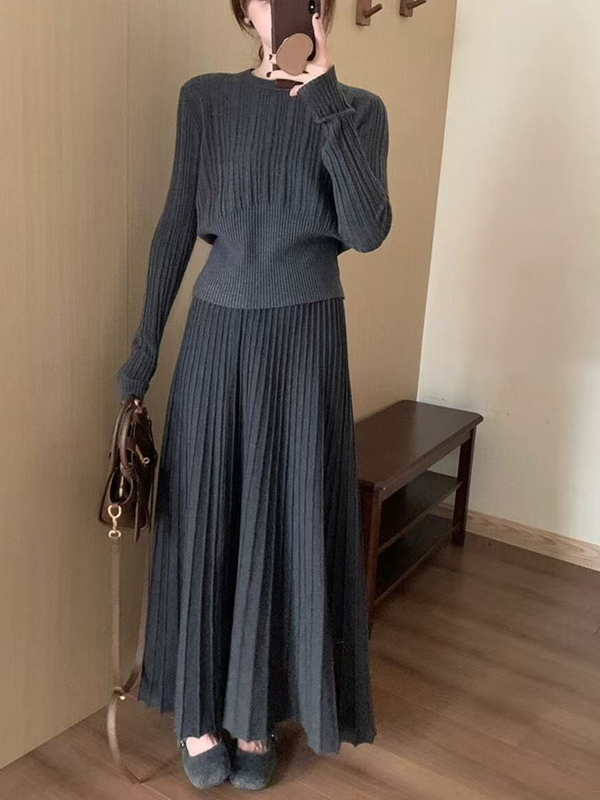 A women's knitted top skirt set A women's knitted top skirt set