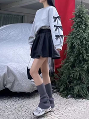 Long-sleeved knitted top with a bow