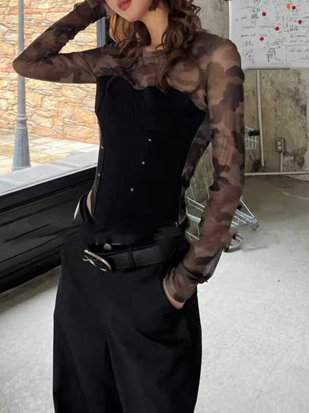 A long-sleeved top made of camouflage mesh fabric for women A long-sleeved top made of camouflage mesh fabric for women