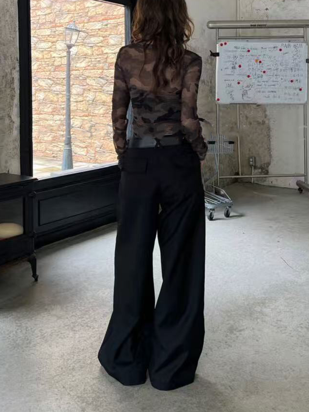 A long-sleeved top made of camouflage mesh fabric for women A long-sleeved top made of camouflage mesh fabric for women