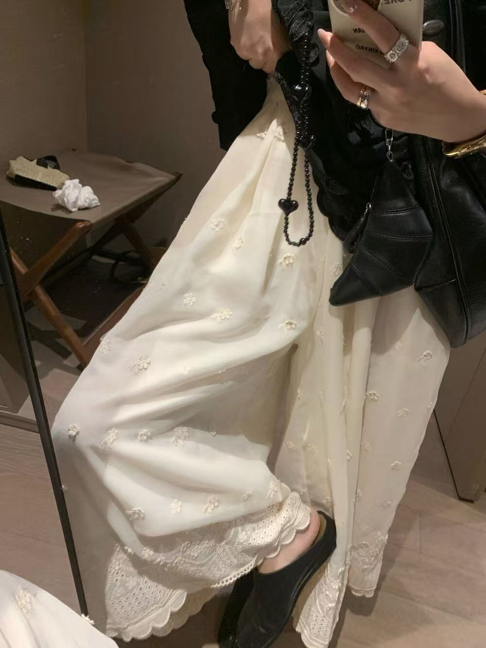 A lace hemline skirt for ladies A lace hemline skirt for ladies