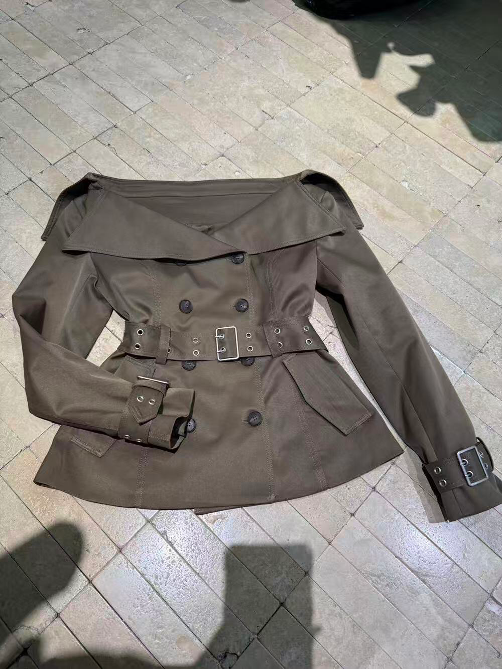 Sexy one-shoulder windproof coat Sexy one-shoulder windproof coat