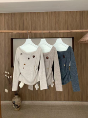 A retro small decorative knitted top for ladies