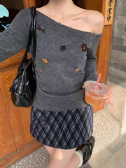 A retro small decorative knitted top for ladies