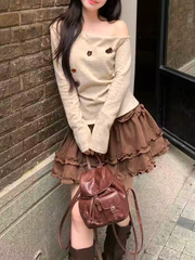 A retro small decorative knitted top for ladies