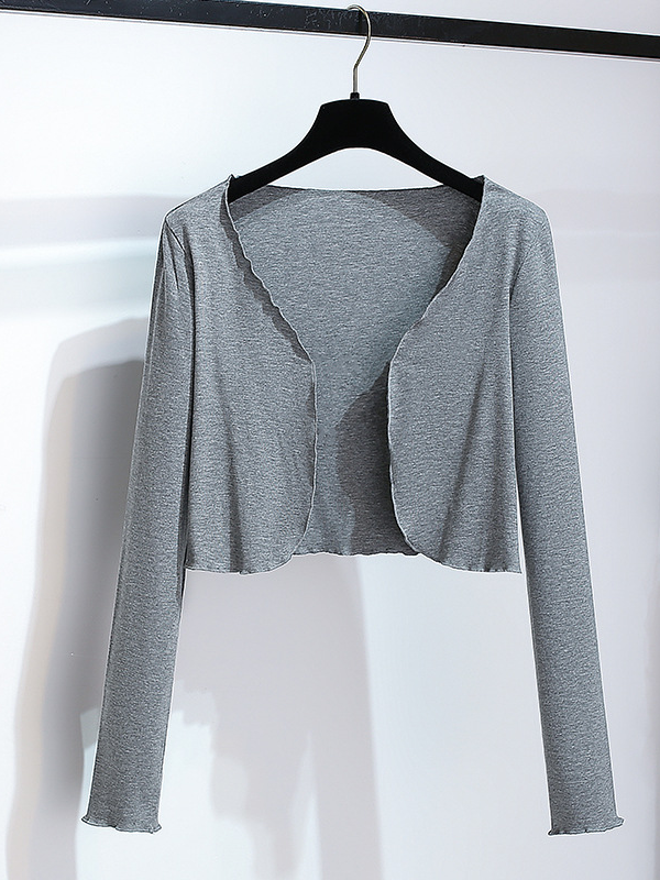 A two-piece set of floral halter dress and cardigan A two-piece set of floral halter dress and cardigan