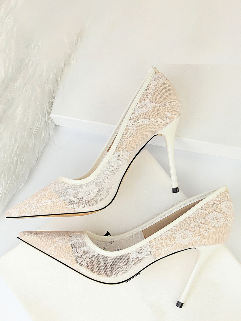 High-heeled, shallow-mouthed, pointed-toe mesh lace shoes