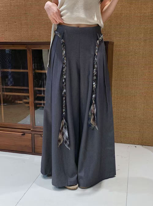 Loose and casual straight-leg pants with a drawstring decoration at the waist