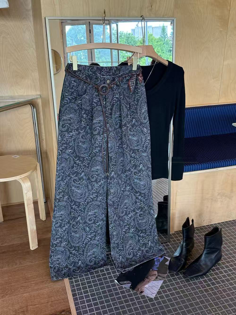 Ladies' retro and fashionable cashew flower printed jeans (with belt)