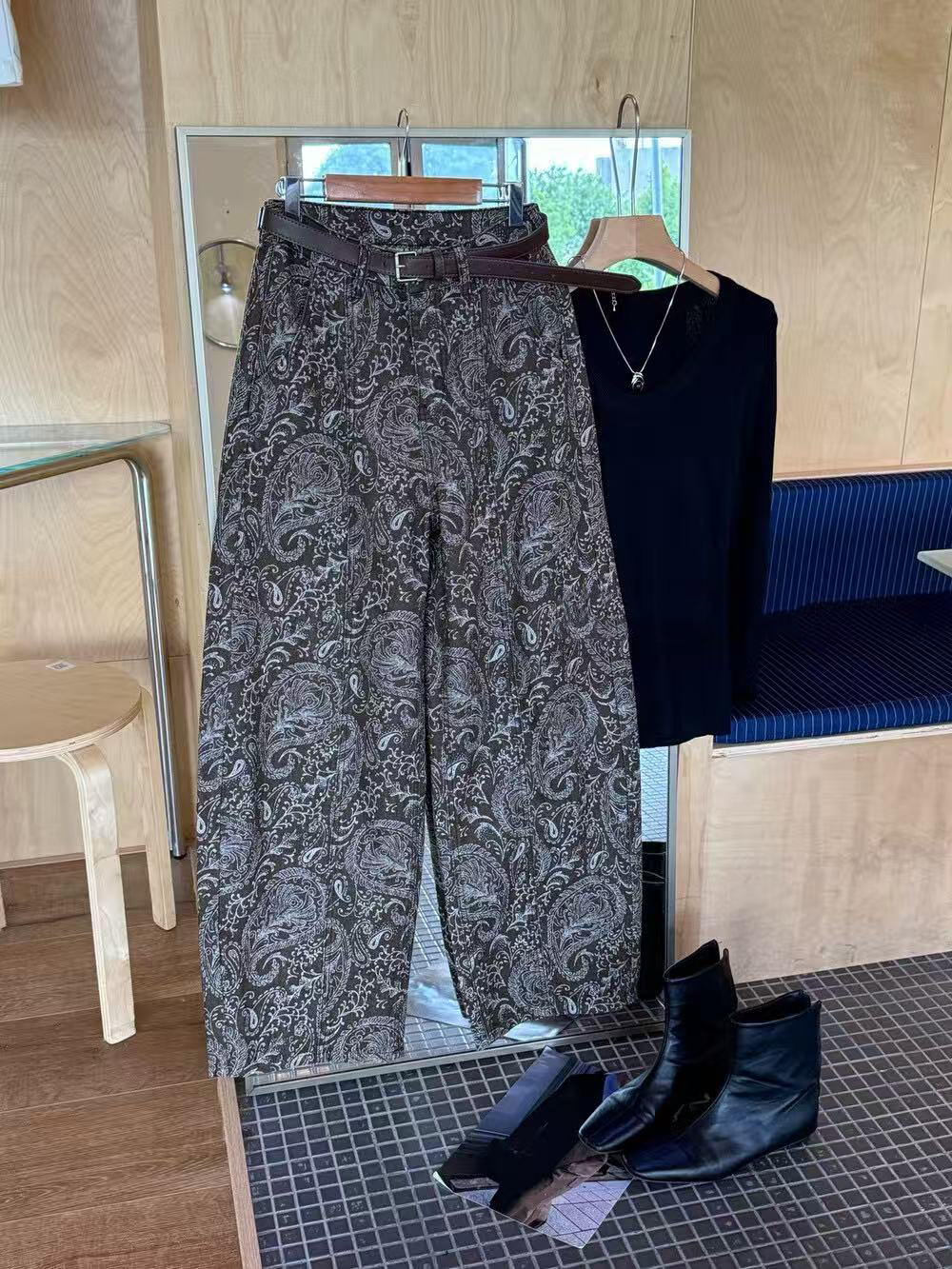 Ladies' retro and fashionable cashew flower printed jeans (with belt)