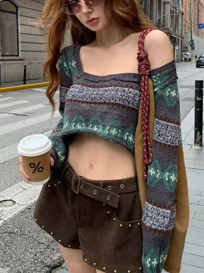 Bohemian-style knitted long-sleeved short top